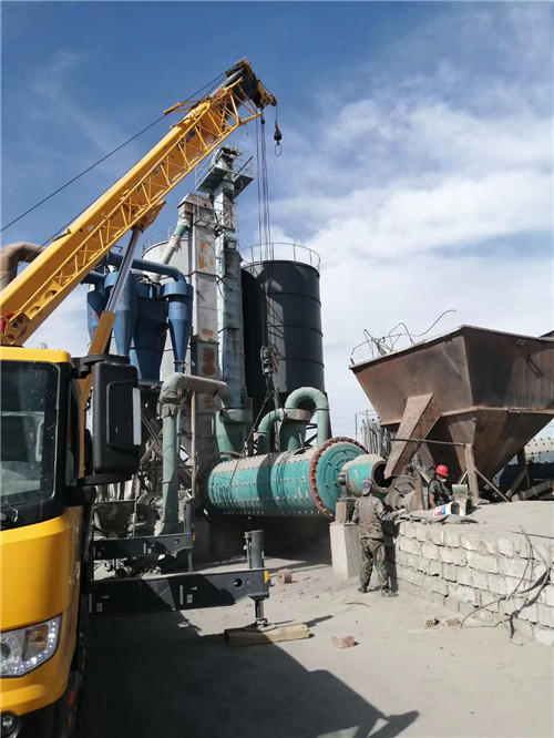 万宁市设备搬运等各类工程项目中，吊车起着关键作用