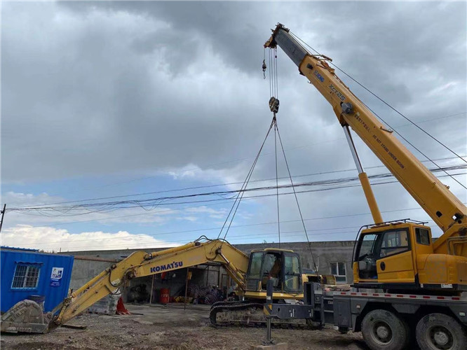 万宁市25吨吊车的工作半径是多少？