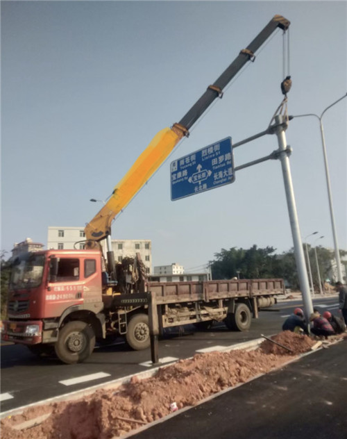 万宁市设备吊装租赁吊车要用多大吊车
