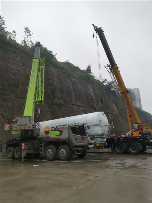 万宁市“不怕风雨冻”—— 吊车的 “恶劣环境适应” 技术